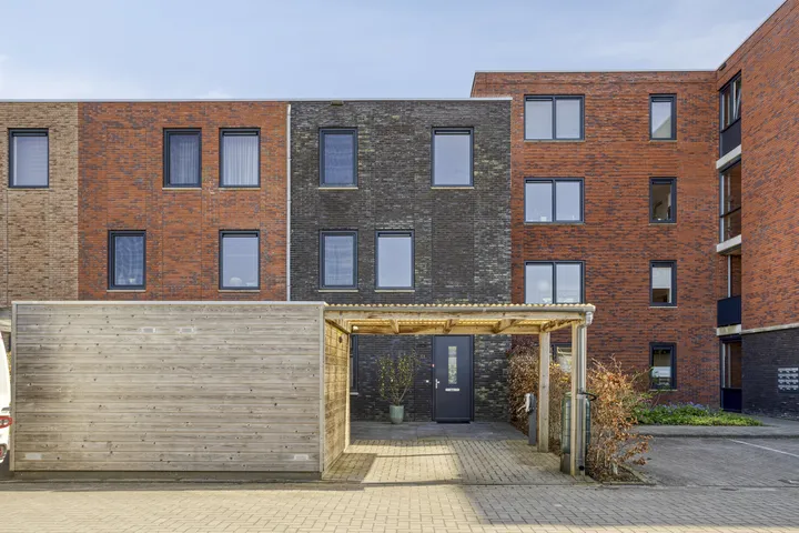 Tussenwoning te koop: Dr. Schaepmanstraat 51, Assen