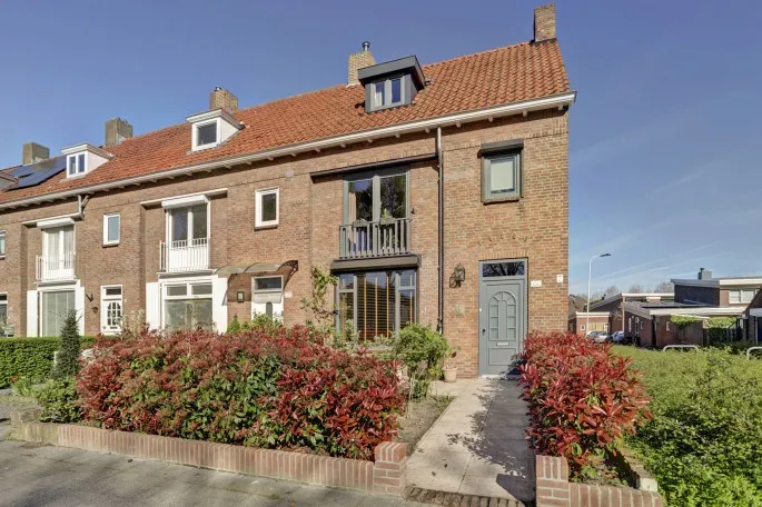 Hoekwoning te koop: Dr. Struyckenstraat 200, Breda