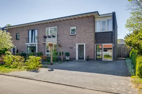 Twee-onder-één-kap te koop: Dr. ten Bokkel Huininkweg 22, Lochem-Oost Lochem