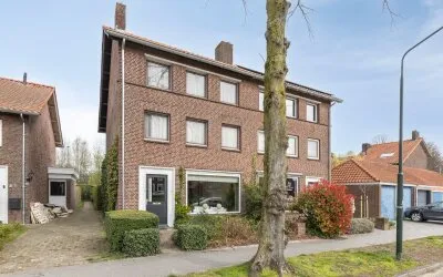 Twee-onder-één-kap te koop: Dr. Verbeeksingel 2, Veghel
