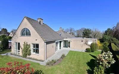 Hoekwoning te koop: Dr. Willem Dreeslaan 15, Huizen