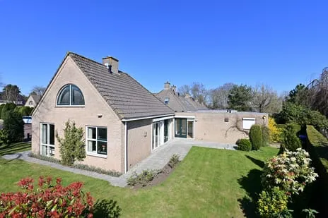 Hoekwoning te koop: Dr. Willem Dreeslaan 15, Westereng Huizen