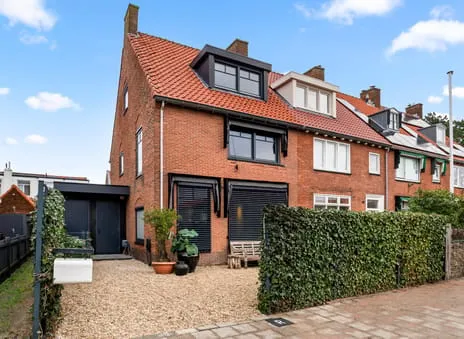 Hoekwoning te koop: Dr C A Gerkestraat 107, Brederode- Gerkestraat e.o. Zandvoort
