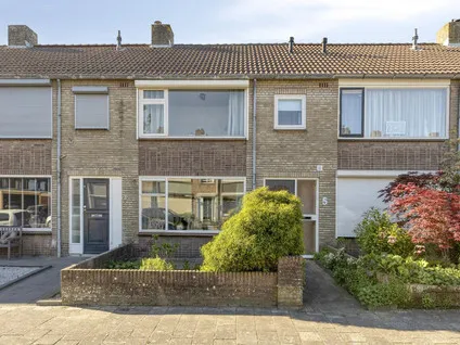 Tussenwoning te koop: Dr Ensinkstraat 5, De Beek Halsteren