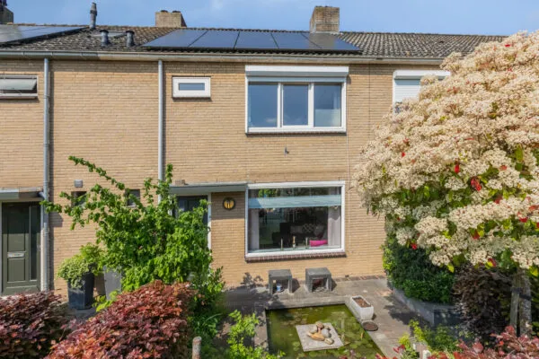 Tussenwoning te koop: Dr Schaepmanstraat 3, Zonnemaat Zevenaar