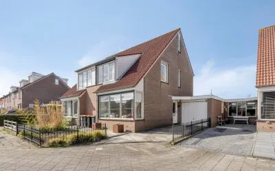 Twee-onder-één-kap te koop: Draaikolk 62, Oostzaan