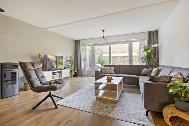 Terraced house for sale: Dragonstraat 128, Ulgersmaborg Groningen