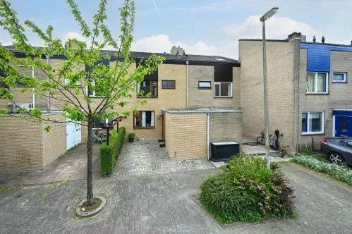 Tussenwoning te koop: Dragontuin 3, Voorhof Leiderdorp