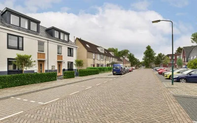 Tussenwoning te koop: Drakensteyn 30, Maartensdijk Kern Maartensdijk