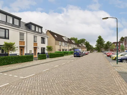 Tussenwoning te koop: Drakensteyn 30, Maartensdijk Kern Maartensdijk