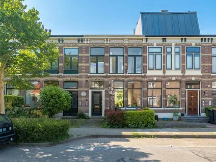 Terraced house for sale: Drieboomlaan 36, Hoorn Noord - Buurt 12 02 Hoorn