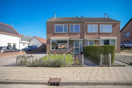 Twee-onder-één-kap te koop: Driehuizenstraat 9, Kern Alphen Alphen (Ge)