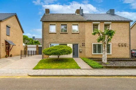 Twee-onder-één-kap te koop: Dross de Limpensstraat 10, Elsloo Elsloo (Li)