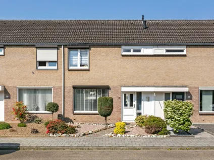 Tussenwoning te koop: Dross Wilkinstraat 21, Elsloo Elsloo