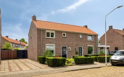 Twee-onder-één-kap te koop: Drs. J.L. Moonenstraat 21, Wilhelminadorp Best