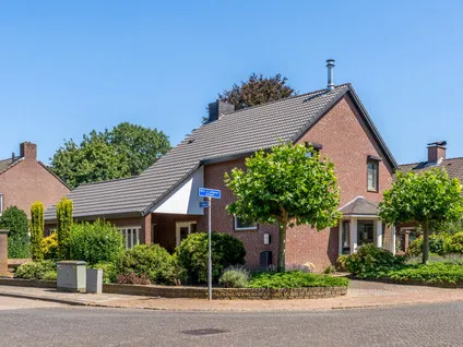 Detached house for sale: Drs J. Lebensstraat 16, Roosteren Roosteren