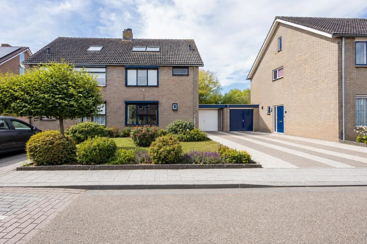 Tussenwoning te koop: ds. Raamshof 22, Hoek