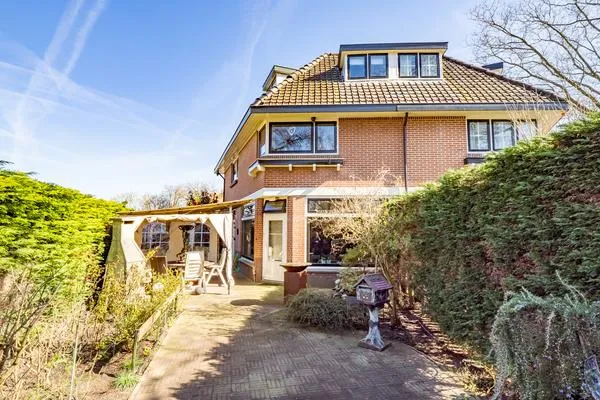 Tussenwoning te koop: Ds. Nahuyslaan 31, Zeist