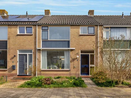 Tussenwoning te koop: Ds A S Talmastraat 3, Kern Zuidland Zuidland