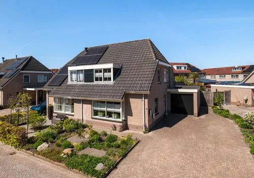 Twee-onder-één-kap te koop: Duifkruid 18, Bloemenbuurt Swifterbant
