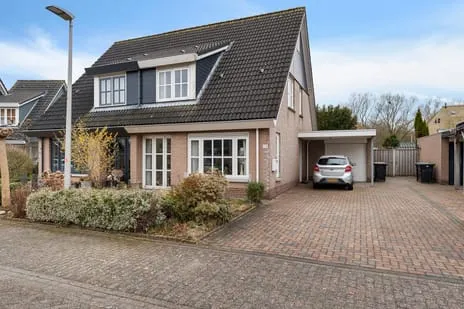 Twee-onder-één-kap te koop: Duifkruid 23, Bloemenbuurt Swifterbant