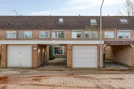 Tussenwoning te koop: Duivenhof 30, Hoogerheide Made