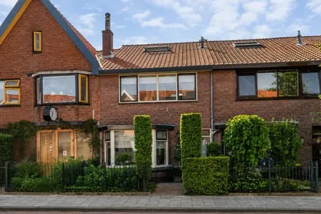 Tussenwoning te koop: Duiventorenstraat 12, Geestcomplex Naaldwijk
