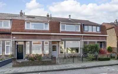Tussenwoning te koop: Duiventorenstraat 34, Geestcomplex Naaldwijk