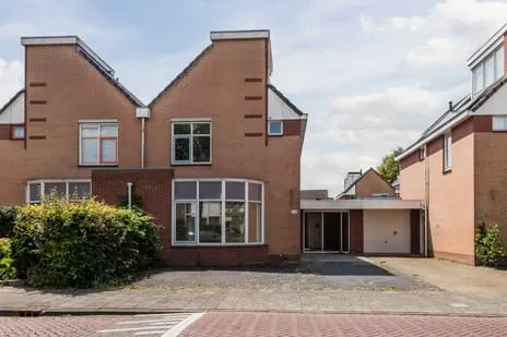 Tussenwoning te koop: Dukaat 106, De Munten Dronten