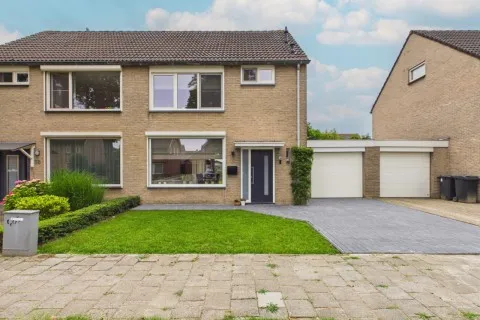 Terraced house for sale: Dullaertstraat 36, Puienput Hulst