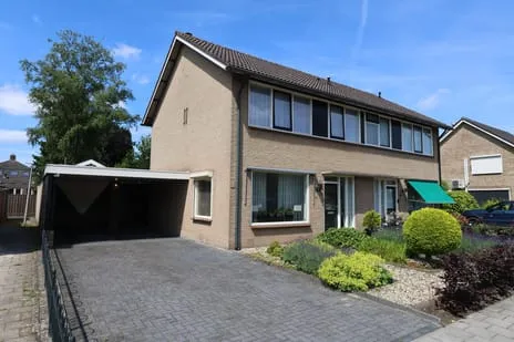 Twee-onder-één-kap te koop: Dunantstraat 12, Vriezenveen-Centrum Vriezenveen