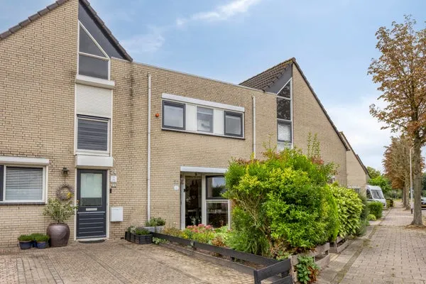 Tussenwoning te koop: Dwarsdijk 22, Heksenwiel Breda