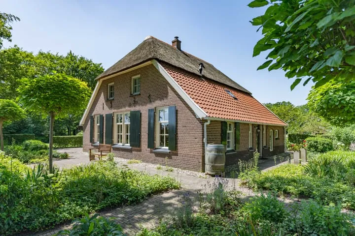 Detached house for sale: Dwarsdijk 6, Verspreide huizen Verwolde Laren (Ge)