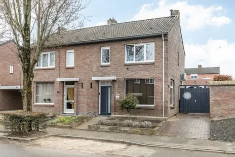 Twee-onder-één-kap te koop: Dwarsstraat 2, Nuth Nuth