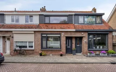 Tussenwoning te koop: Dwarsstraat 27, Puttershoek Woonkern Puttershoek