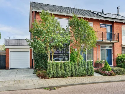 Twee-onder-één-kap te koop: Dwarsstraat 2B, Puttershoek Woonkern Puttershoek
