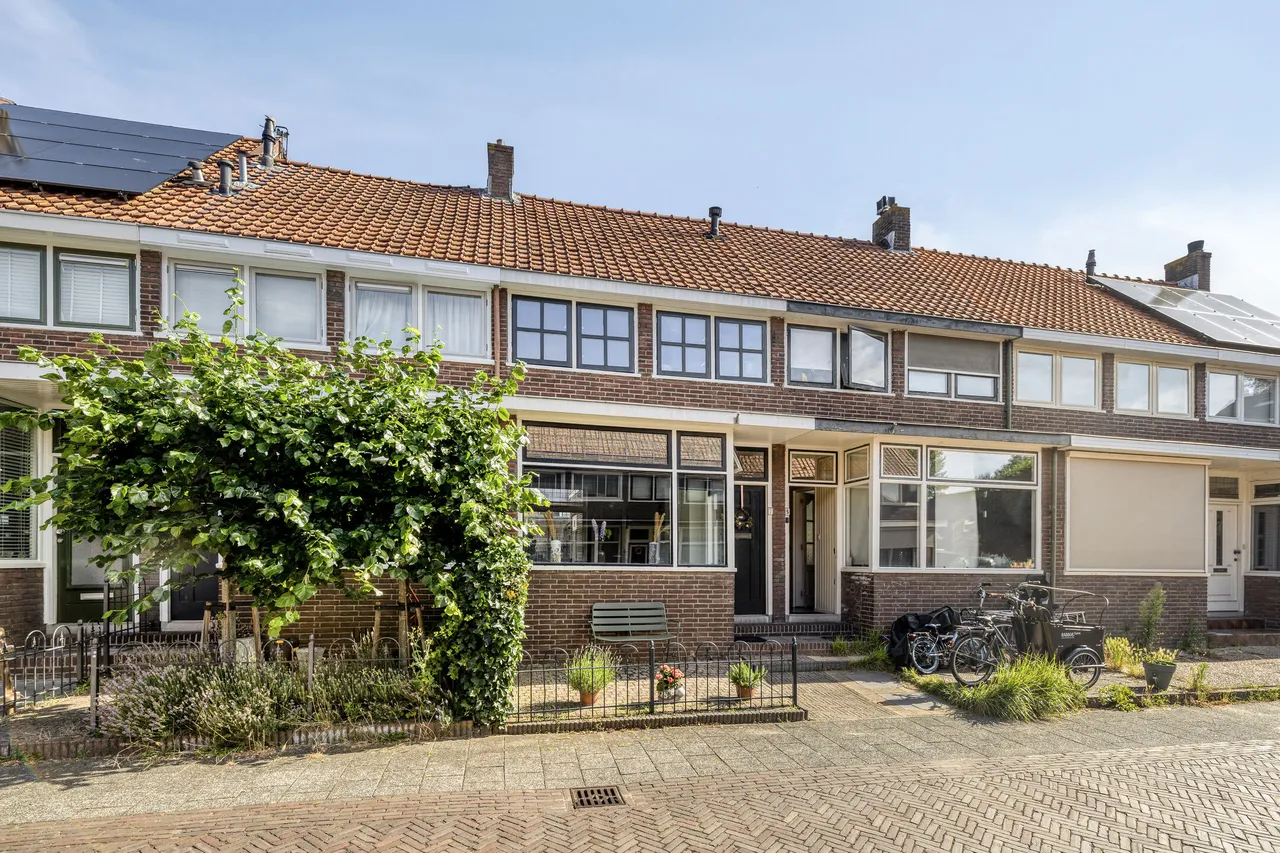 Tussenwoning te koop: Dwarsstraat 7, Sliedrecht