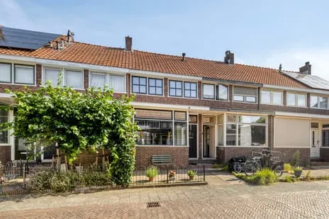 Terraced house for sale: Dwarsstraat 7, Buitenuitbreiding-West Sliedrecht