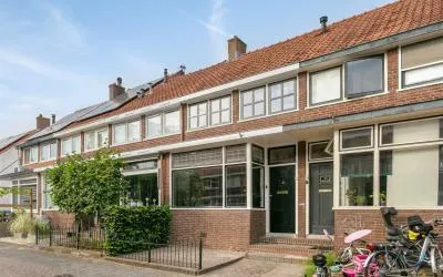 Tussenwoning te koop: Dwarsstraat 7, Buitenuitbreiding-West Sliedrecht