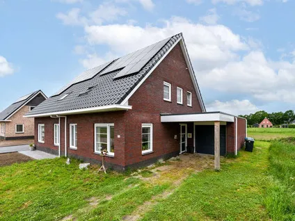 Twee-onder-één-kap te koop: Dwarstak 26, Houtigehage