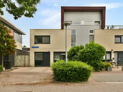 Hoekwoning te koop: E. du Perronstraat 25, Literatuurwijk Midden-oost Almere