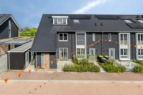 Hoekwoning te koop: E. Hamburgerstraat 15, Heinenoord Woonkern Heinenoord