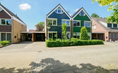 Twee-onder-één-kap te koop: E. Nijen Twilhaarstraat 16, Vriezenveen-Midden Vriezenveen