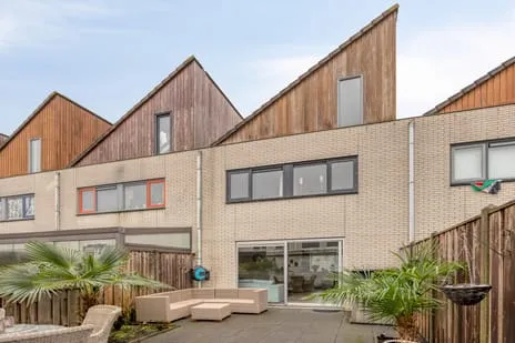Tussenwoning te koop: E. du Perronstraat 34, Literatuurwijk Midden-oost Almere