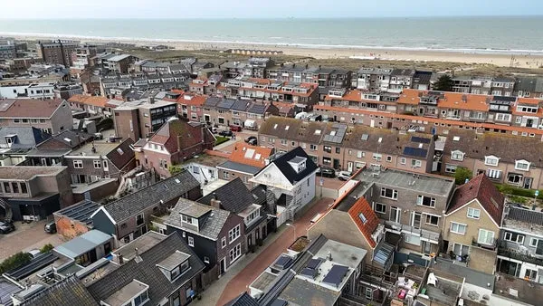 Twee-onder-één-kap te koop: E.A. Borgerstraat 15, Katwijk
