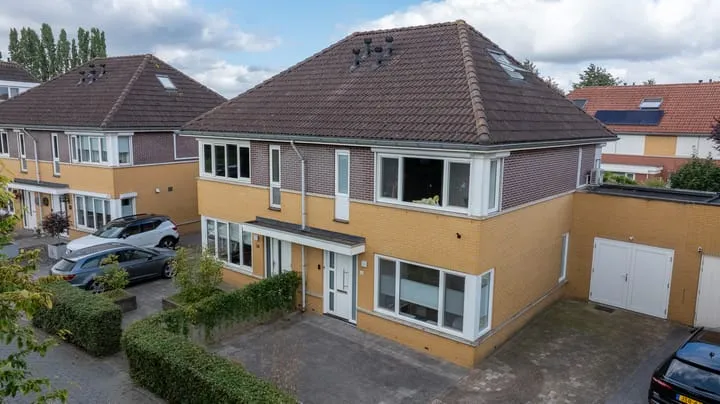 Tussenwoning te koop: Ebro 32, Romantische buurt - zuid Doetinchem