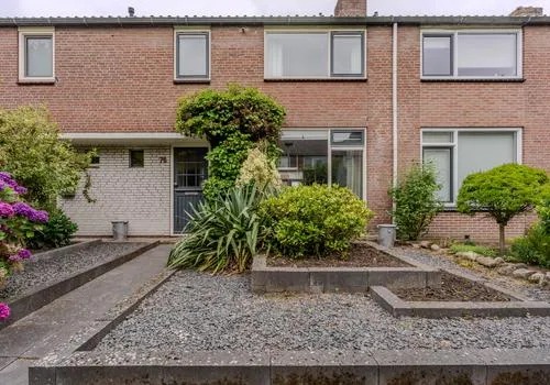 Tussenwoning te koop: Echtenstraat 76, Veningerland Assen