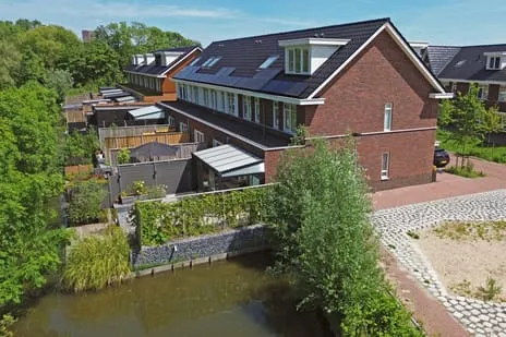 Corner house for sale: Edgar du Perronstraat 179, Erasmus Veld 'S-Gravenhage