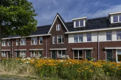 Tussenwoning te koop: Edgar du Perronstraat 31, 'S-Gravenhage