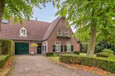 Twee-onder-één-kap te koop: Edisonplantsoen 15, Oranjebuurt Helmond